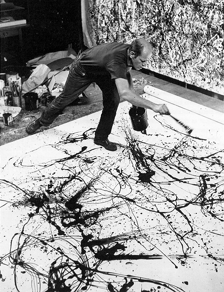 Pollock pollock-at_work_in_studio-1950.jpg